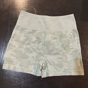 Gymshark inspired camo scrunch butt shorts